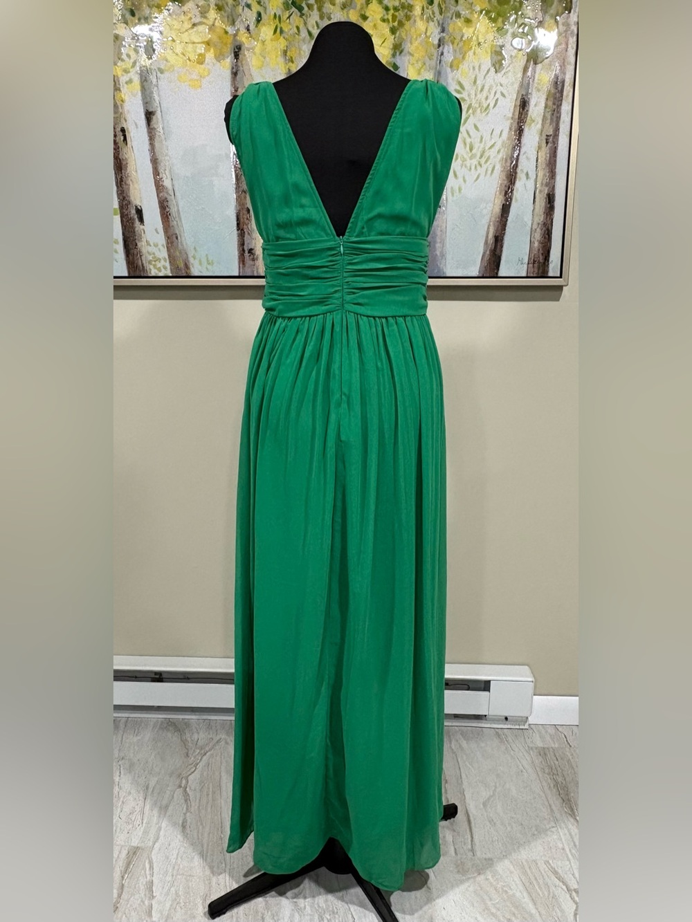 Elegant Emerald Green V-Neck Long Chiffon Maxi Dress - Picture 3 of 13